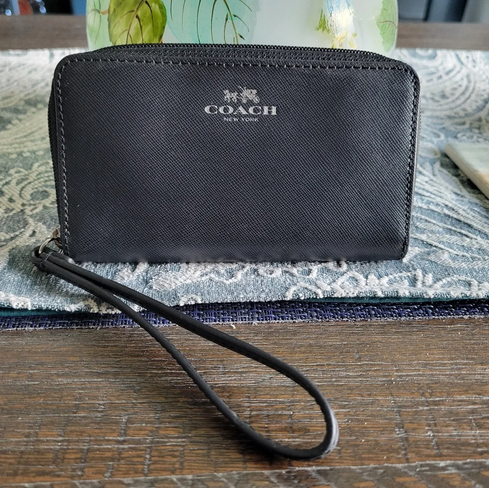Coach Wristlet - Picture 1 of 8
